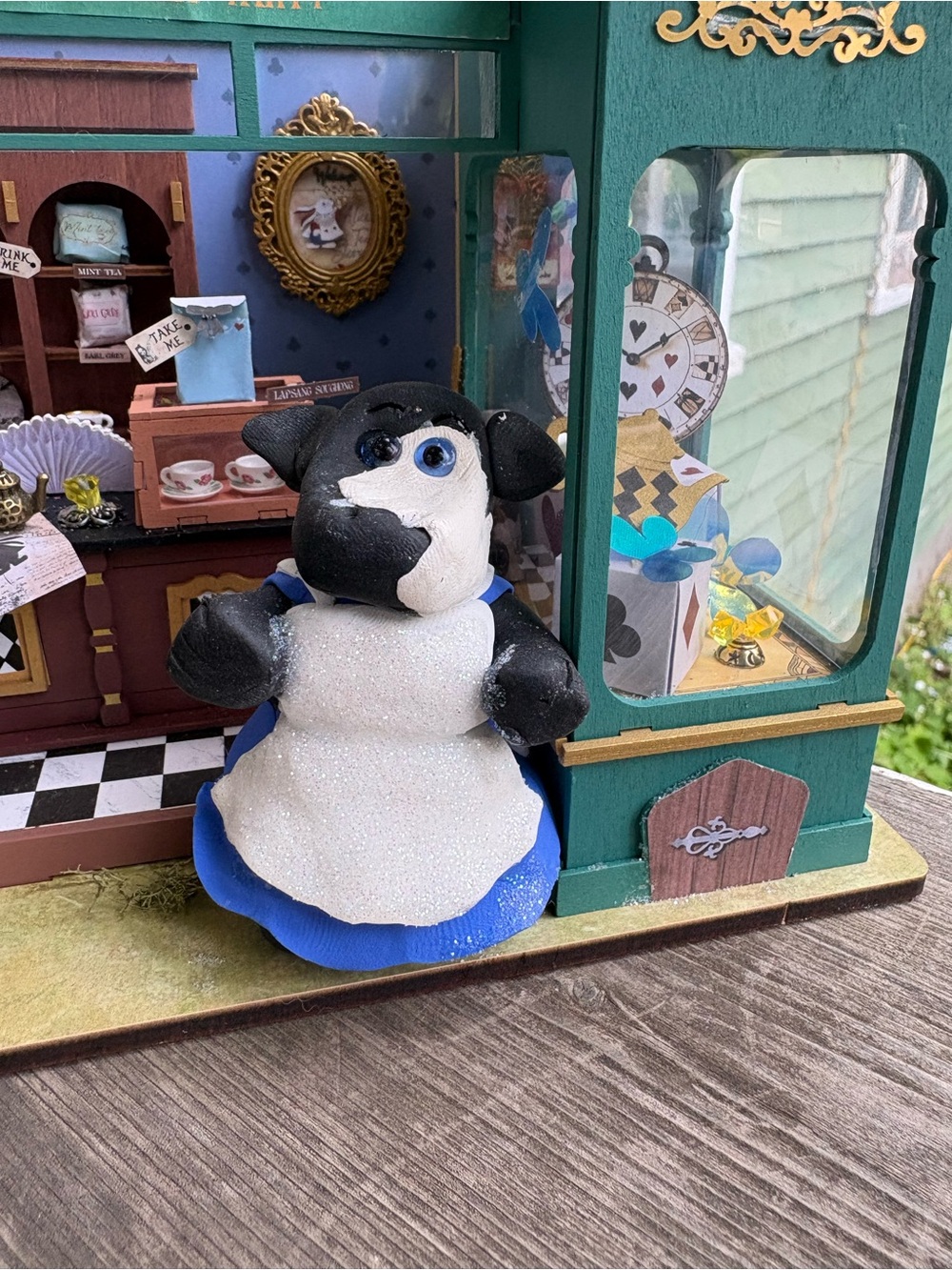 Alice Tea Store Cow - Picture 5 of 14